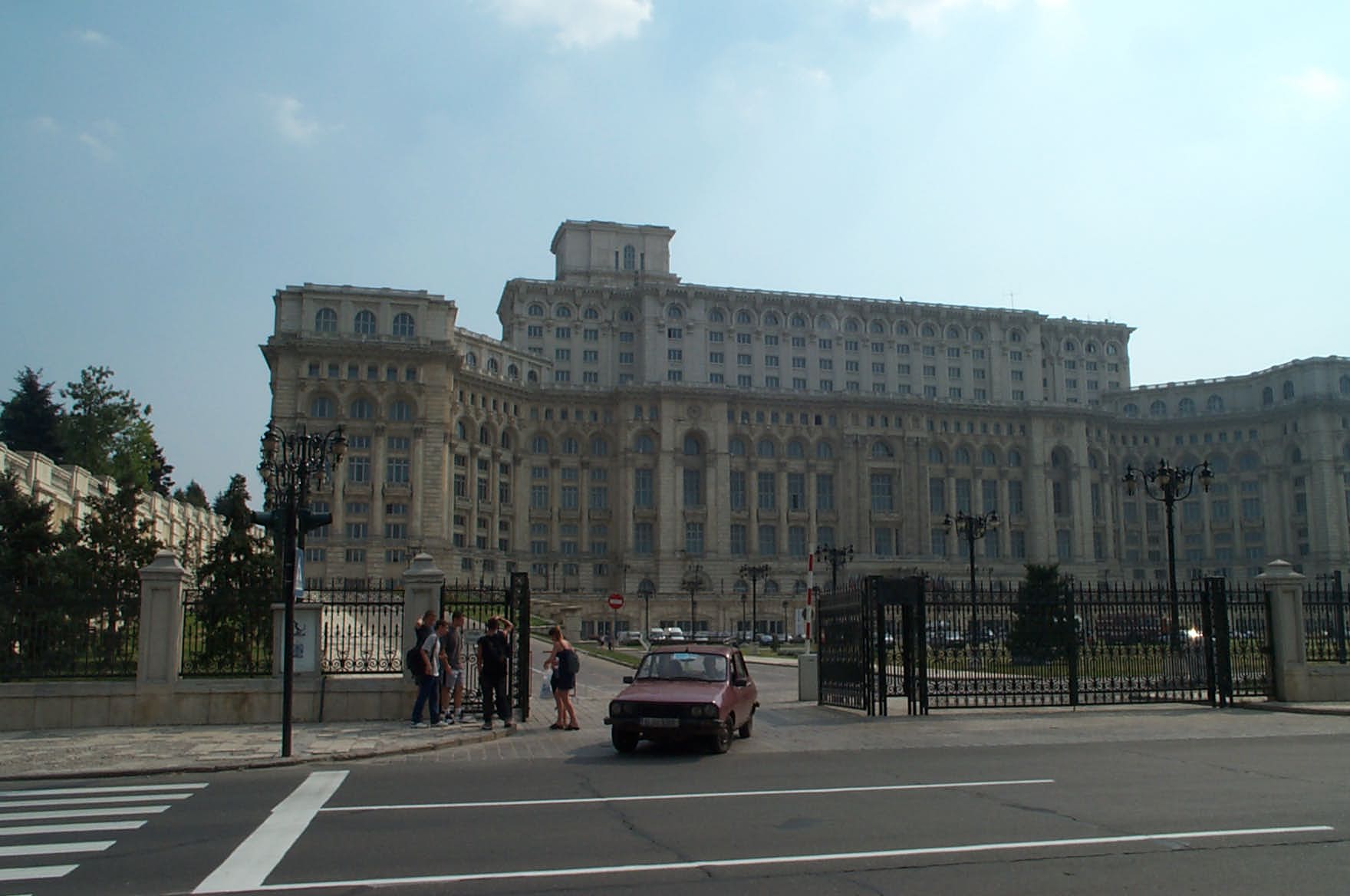 Rumnien Bukarest Der Palast der Republik ist das zweitgrte Gebude der Welt.