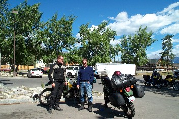 Wildrich Weltreise KLR Fahrer unter sich