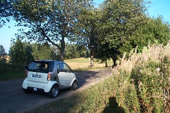 Wildrich Weltreise die Ortseingangsstrae nach Stanziki